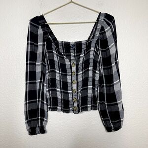 American Eagle Top Medium Black Plaid Long Sleeve Cropped Smocked Faux Button
